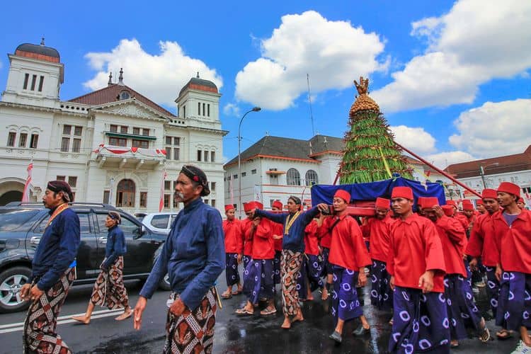 Sertifikasi Profesi Yogya Miliki 14 Skema 4 Sertifikasi Profesi Yogya memberi standar bagi para pekerja seni di lingkungan Kraton Yogyakarta.