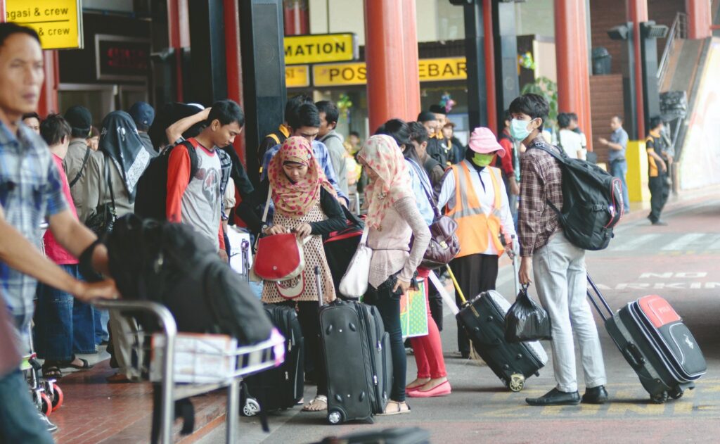6 kiat mengelola bagasi di perjalanan, cara sederhana yang bisa membantu membuat traveling menjadi menyenangkan.