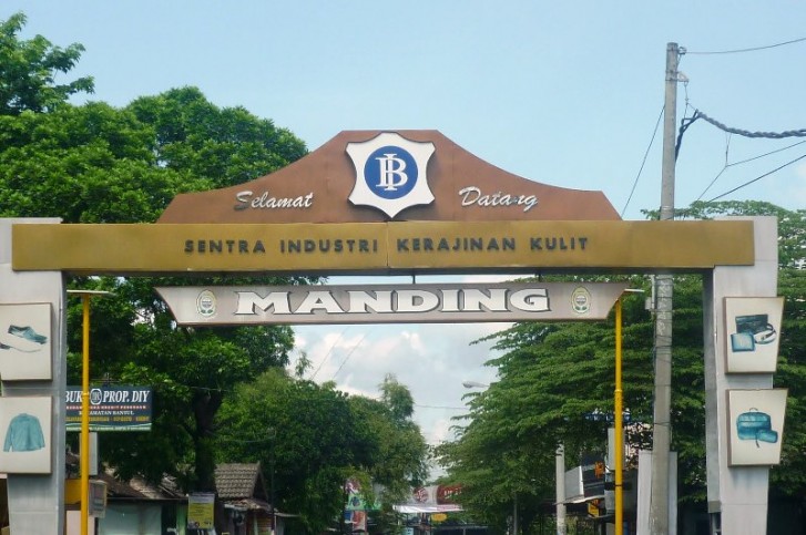 Kerajinan kulit Manding di Bantul, menjadi sentra kerajinan kulit terbesar di Yogyakarta.