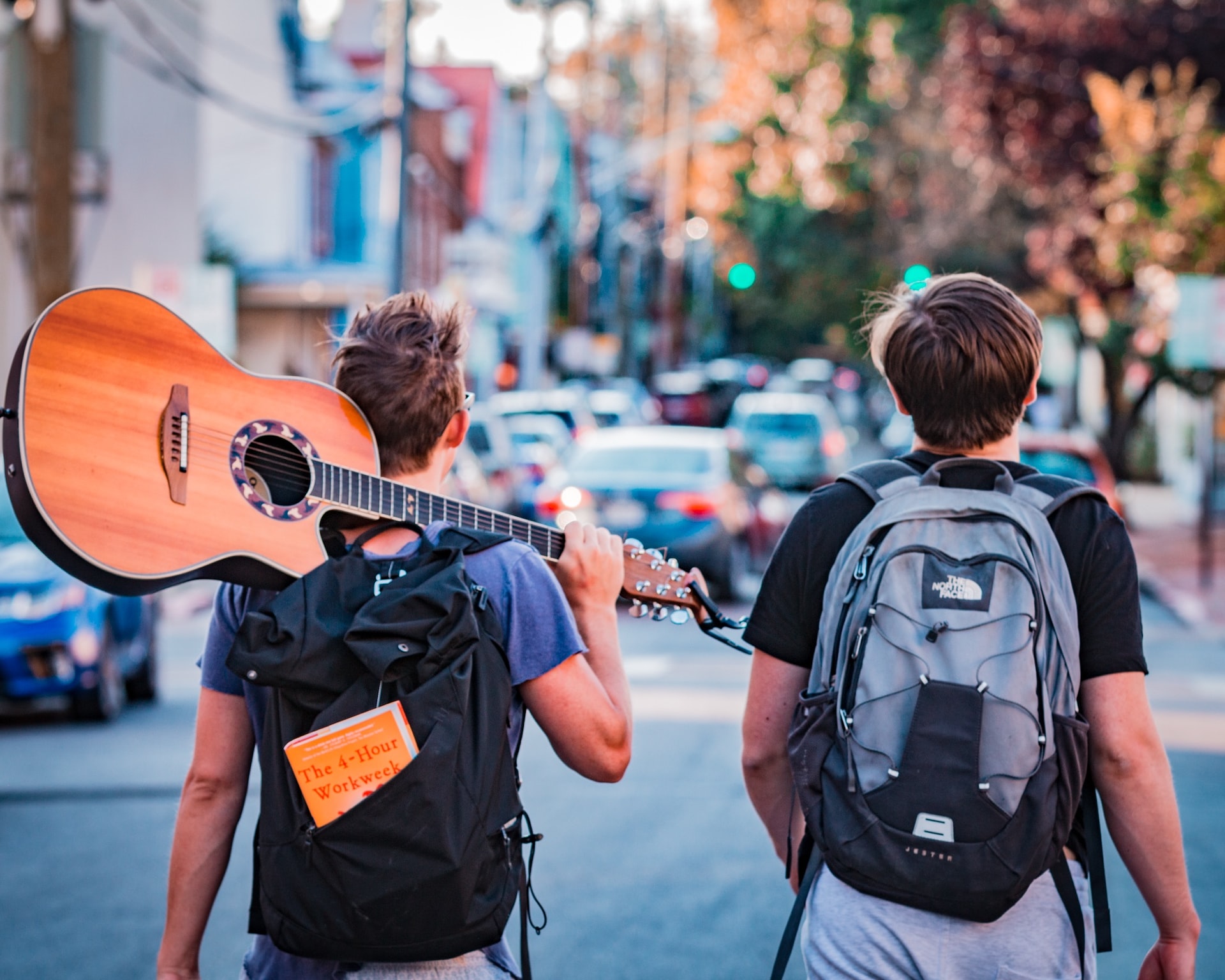 Menjadi smart traveler merupakan cara bisa jalan-jalan meskipun dengan keuangan yang pas-pasan. Foto Unsplash
