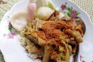 Nasi koyor Kota Lama Semarang sudah ada sejak 1955 dan bertahan hingga kini. Foto: shutterstock