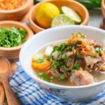Sop Buntut Ma'Emun Bogor mulai berjualan sejak 1970-an. Foto: shutterstock