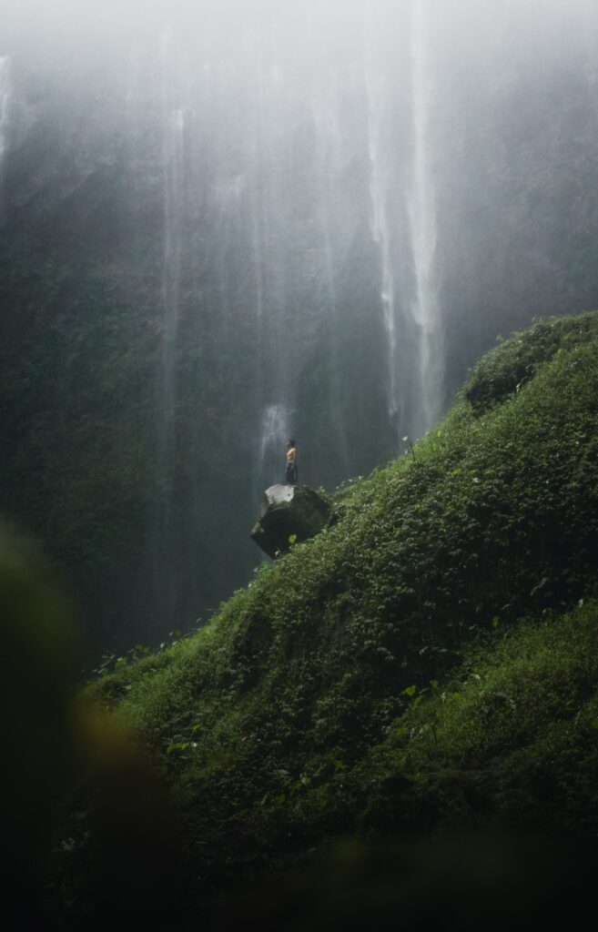 Road Trip bisa memilih tempat untuk berhenti di spot wisata yang dikehendaki. Misalnya Air Terjun Tumpak Sewu.