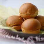 Roti bagelen adalah warmbollen yang dipanggang menjadi kering. Foto: shutterstock