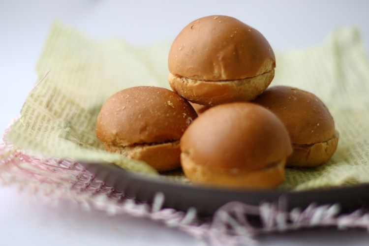 Roti bagelen adalah warmbollen yang dipanggang menjadi kering. Foto: shutterstock