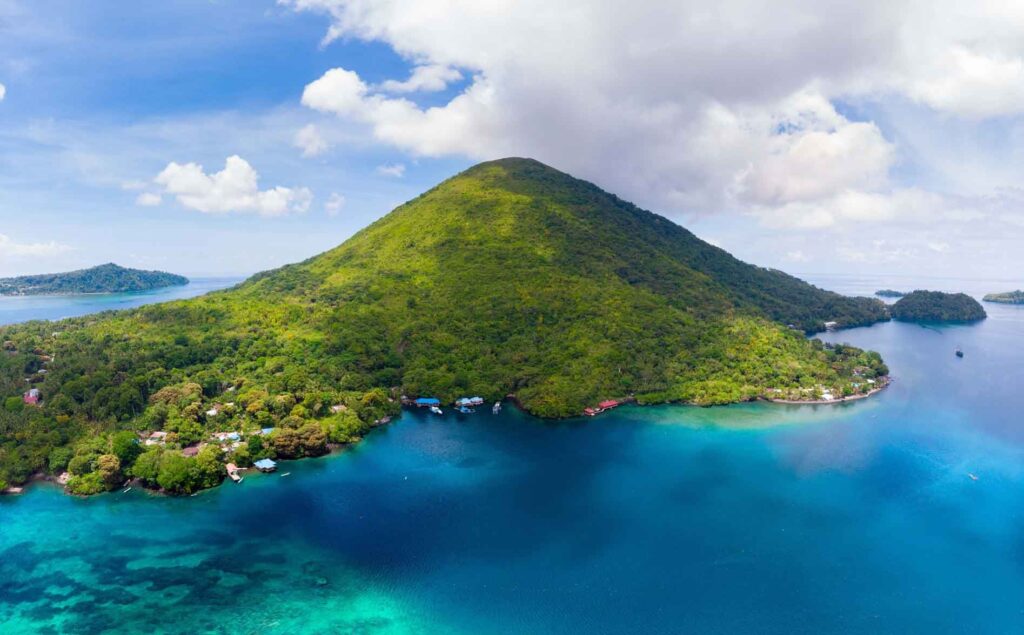 Banda Neira Maluku pernah menjadi tempat pembuangan tokoh-tokoh pergerakan Indonesia.