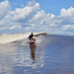 Boo surfing menjadi daya tarik pariwisata Riau. Foto:dok Dinas Pariwisata Riau