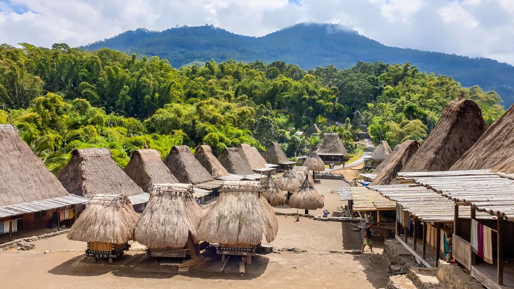 Desa zaman megalitikum ada dari Sumatera hingga ujung timur Indonesia. Foto: shutterstock