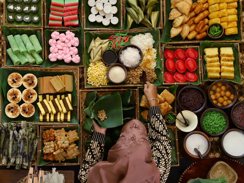 Jajanan Indonesia bisa ditemui dari Sabang sampai Merauke.
