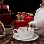 Kopi Indonesia semakin menjadi primadona kulinari dan oleh-oleh dari negeri ini. Foto: shutterstock