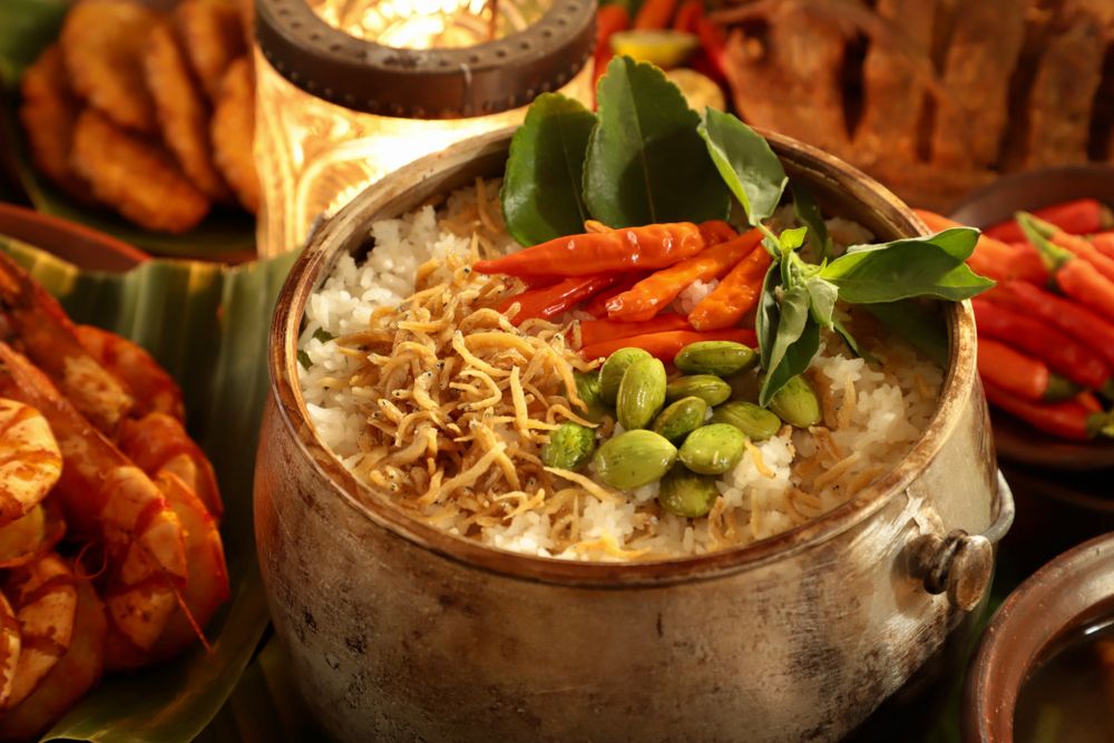 Kuliner nasi gurih di Indonesia bergitu beragam, berikut 8 macam yang popular.