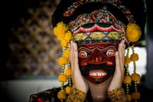 Tari Topeng Cirebon merupakan kesenian yang pernah dipakai untuk menyebarkan agama Islam di Jawa Barat.