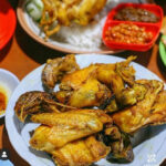 Ayam Goreng Mbah Karto menjadi salah satu kuliner andalan kota SOlo.