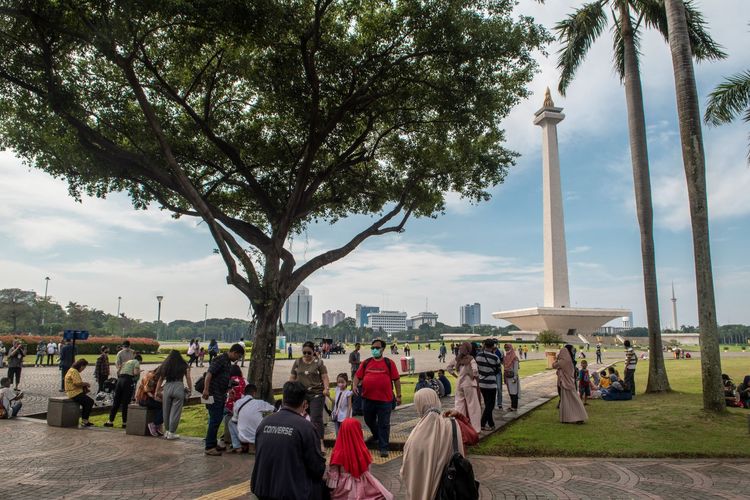 Pengunjung Tugu Monas Jakarta Foto Antara