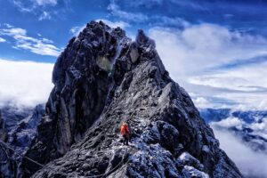 7 puncak indonesia dcngan titik tertinggi di Puncak Jaya Wijaya di Papua. (shutterstock)