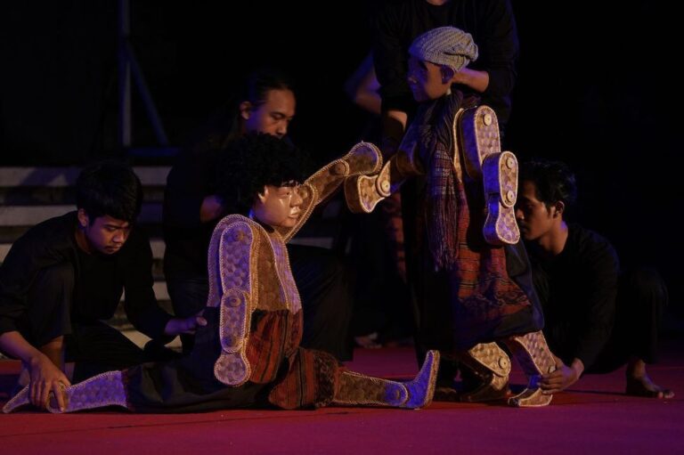 Wayang Ental Bali, Unik Setinggi 1 Meter