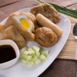 Pempek Palembang menjadi salah satu pusaka kuliner Indonesia. Foto: shutterstock