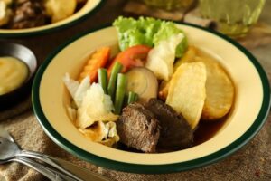 Selat Solo adalah maksakan campuran tradisional Jawa dan Eropa. Kreasi Kraton SOlo. Foto: shutterstock