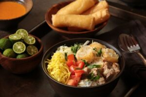 Soto mie Bogor merupakan kuliner kota hujan yang cocok disantap saat hujan. Foto: shutterstock