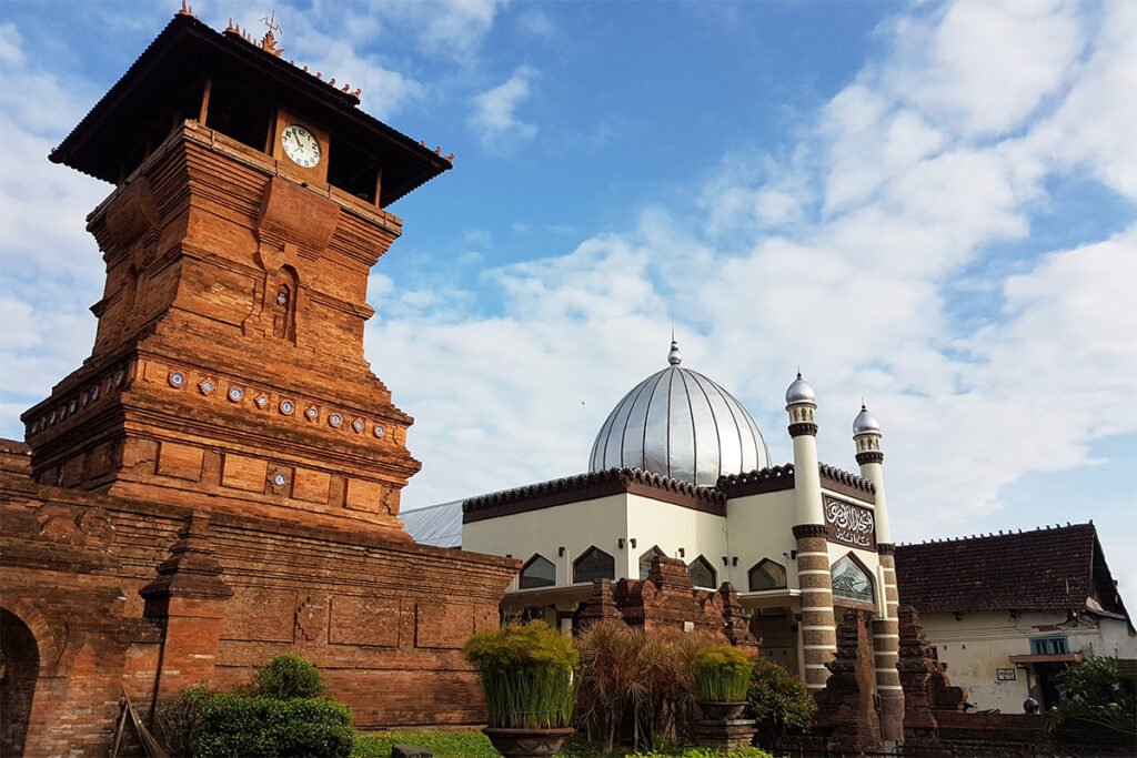 Nasi pindang Kudus merupakan salah satu peninggalan Sunan Kudus, seperti Menara Masjid Kudus