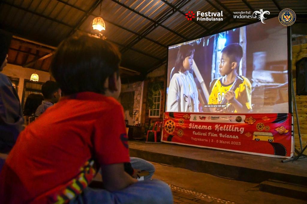 Sinema Keliling diselenggarakan dalam rangka roadshow festival film bulanan 2023.