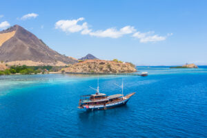 Dolan asyik ke Labuan Bajo di NTT bsa dilakukan dalam satu hari.