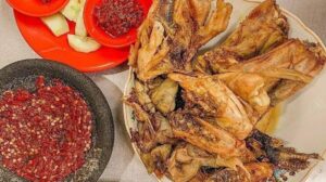 Ayam Goreng Pak Supar sudah memanjakan lidah orang sejak 1974.