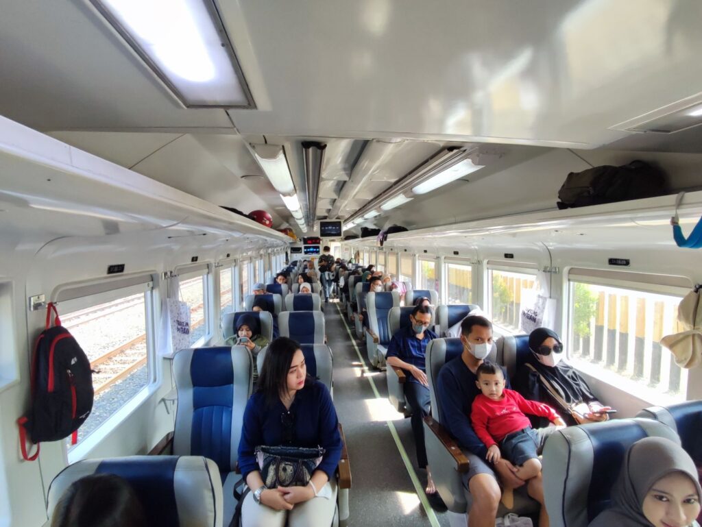 Kereta api baru diluncurkan KAI untuk menghubungkan sejumlah kota. Ada lima kereta baru yang mulai beroperasi 1 Juni 2023.