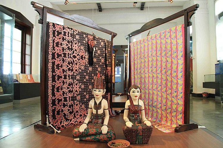 Interior Museum Batik Pekalongan wikimedia commons