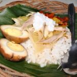 Nasi Liwet Yu Sani solo adalah salah satu legenda kuliner khas kota ini.