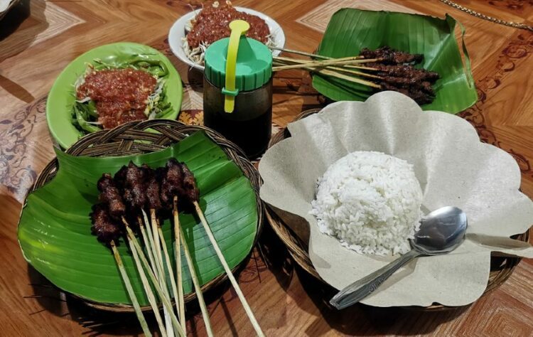 Sate Rembiga Lombok bisa menjadi pilihan santapan ketika main ke Mataram,.