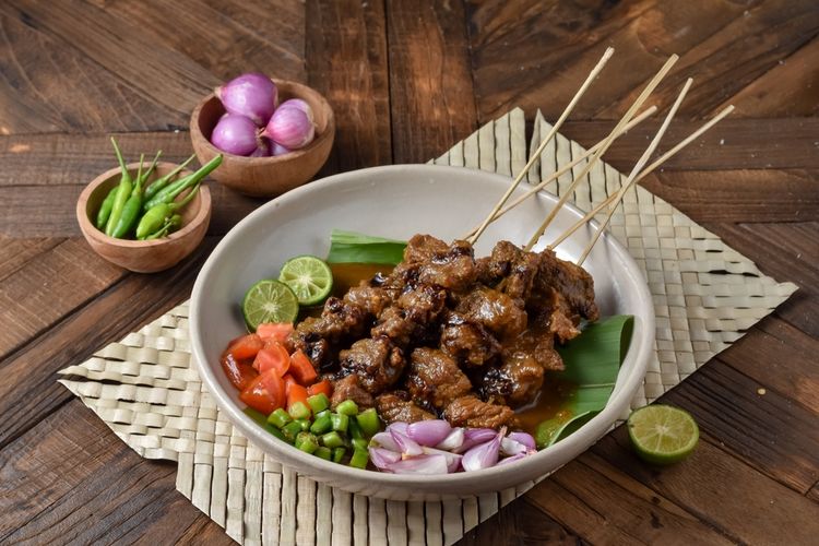 Sate Rembiga Lombok menjadi alternatif jika sudah mencoba menu ayam Taliwang.