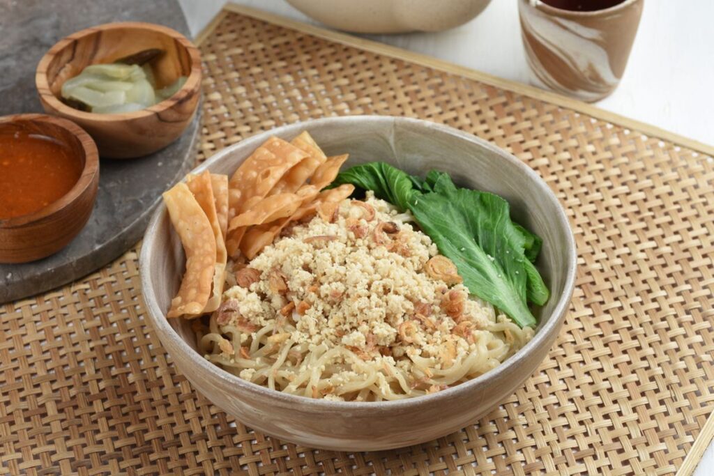 8 kuliner tradisional sedap di Malang salah satunya adalah Cwie Mie