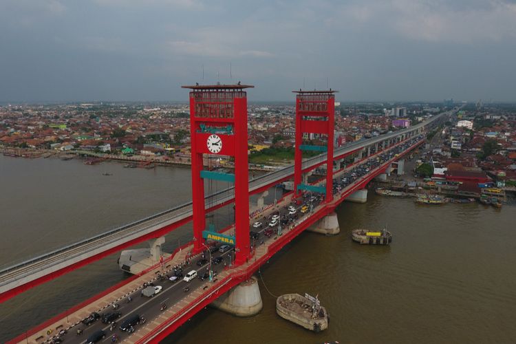 Jembatan Ampera Palembang shutterstock