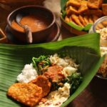 Ini 5 warung nasi pecel oke di Madiun. Foto: shutterstock