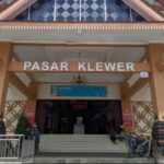 Pasar Klewer adalah salah satu dari 5 sentra belanja batik di kota SOlo.