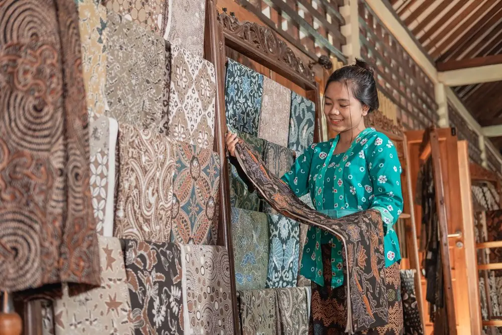 Ini 6 sentra batik favorit di Pekalongan, Jawa Tengah. Foto shutterstock
