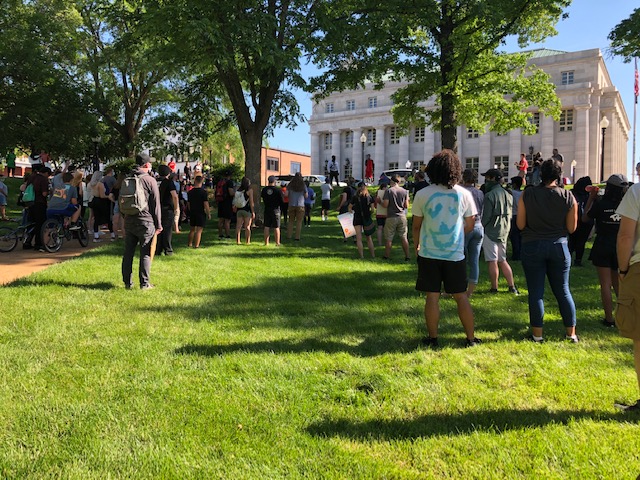 Protesters assemble outside Missouri Capitol to decry ...