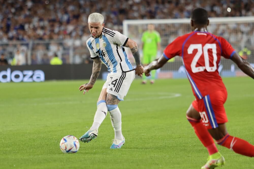 Enzo Fernández Salary, Net Worth & Personal Life Enzo Fernández Salary, Net Worth & Personal Life