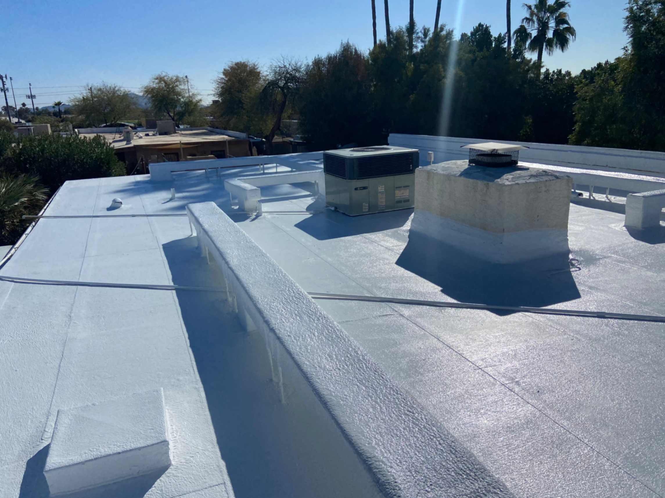 How does spray foam roofing perform under extreme weather conditions?