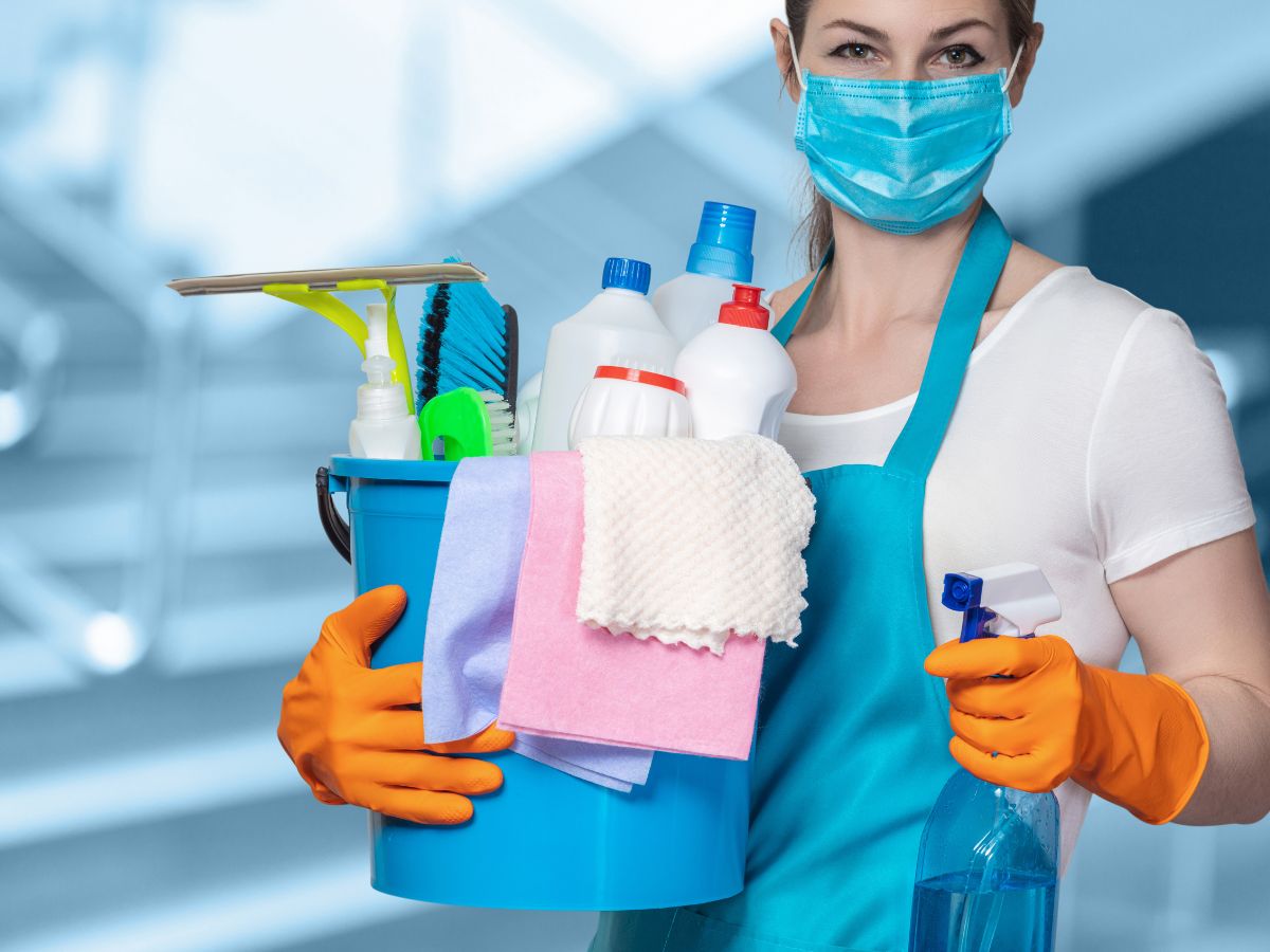What are the duties of a commercial cleaner?