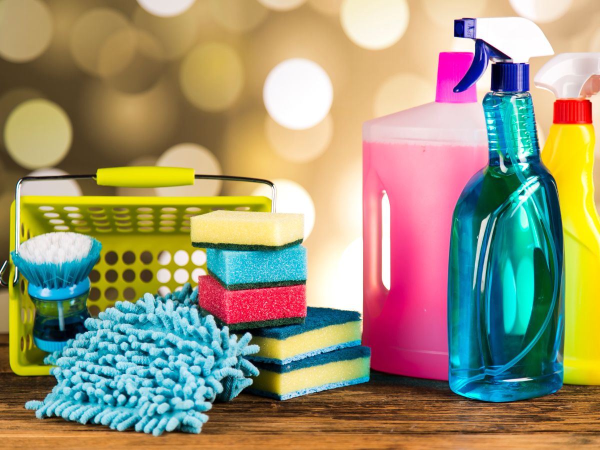 What are the duties of a commercial cleaner?