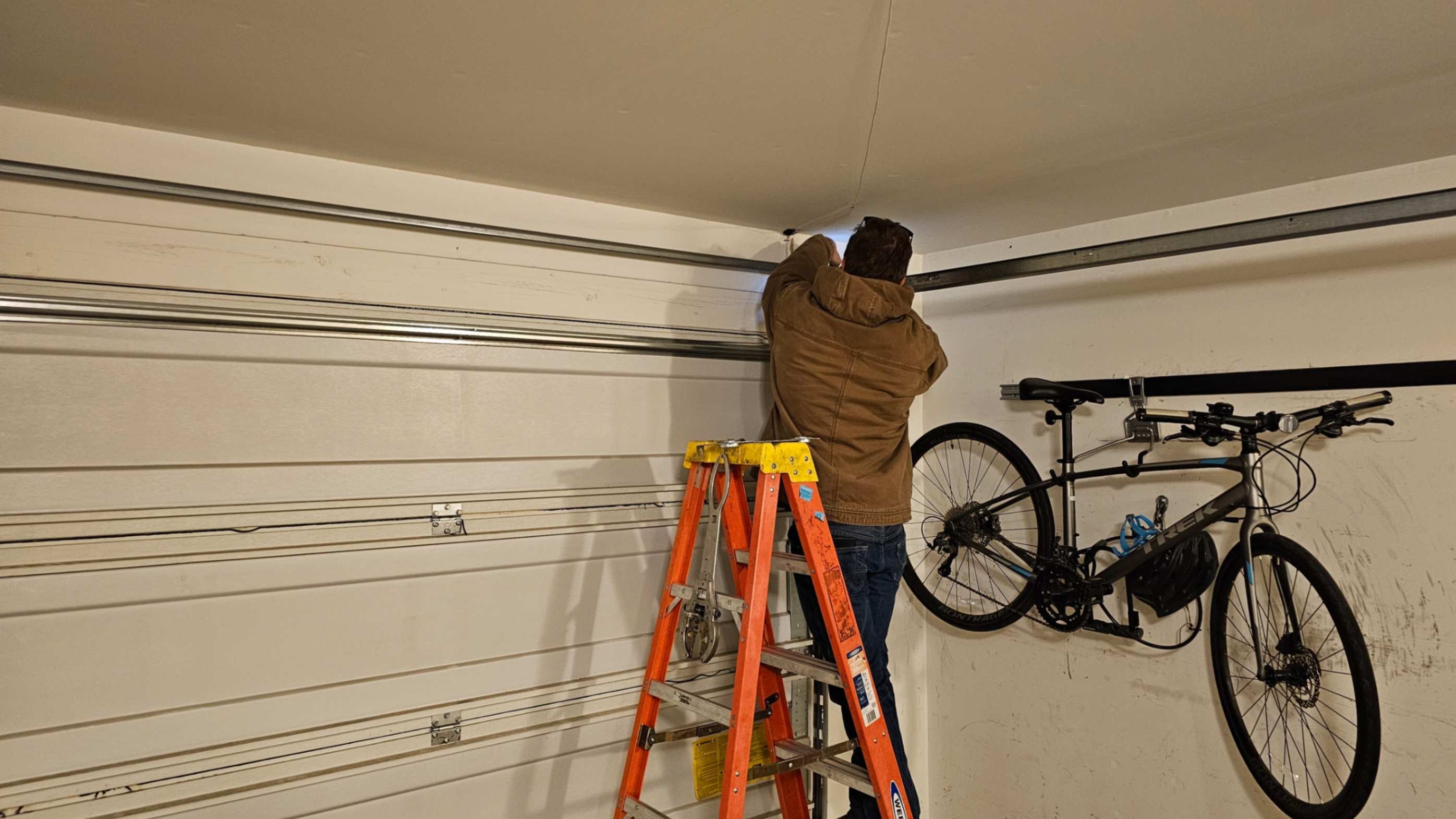 Installing a Garage Door in Tucson: What You Need to Know