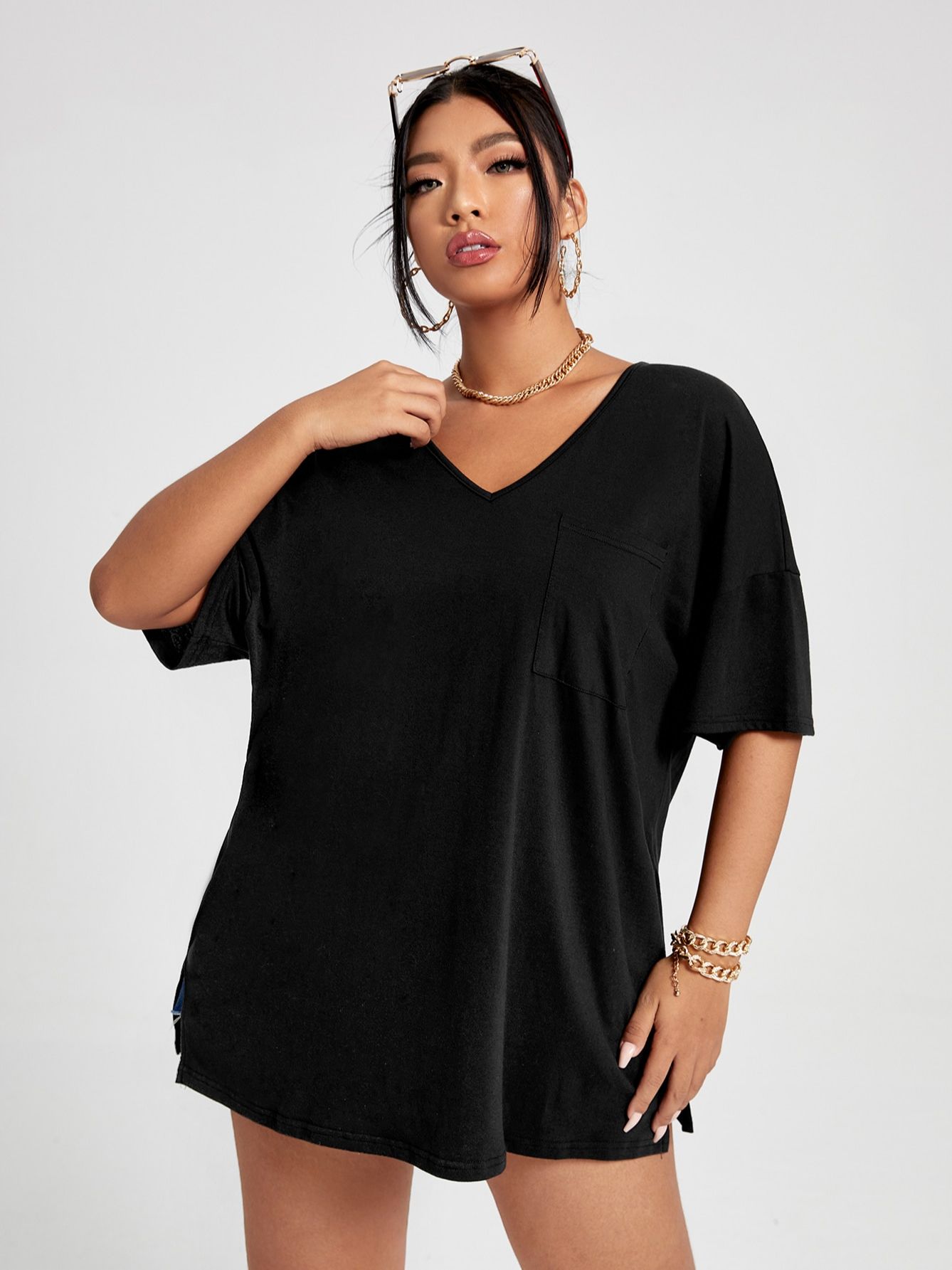 Camiseta de talla grande 4XL para mujer, blusa informal de media manga con cuello de pico, color negro, Tops sólidos elegantes para mujer 2022