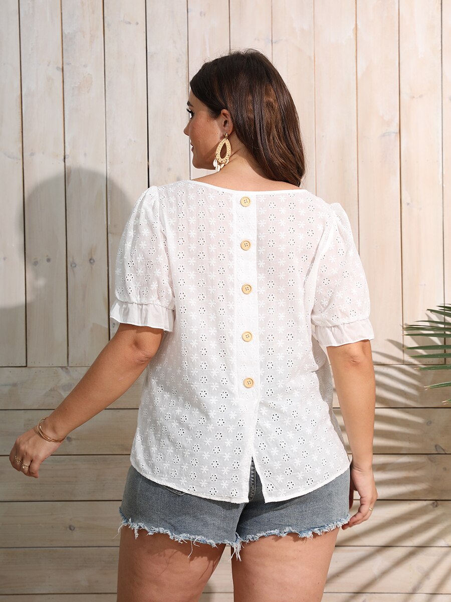 Finjani-Blusa con detalle de botones para mujer, camiseta de manga corta con agujeros de talla grande, Top informal de verano con temperamento