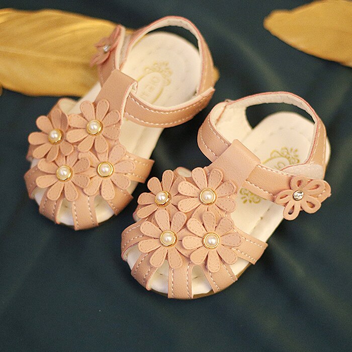 Sandalias de verano para niñas pequeñas, zapatos de princesa con flores y perlas, calzado de suela suave para primeros pasos
