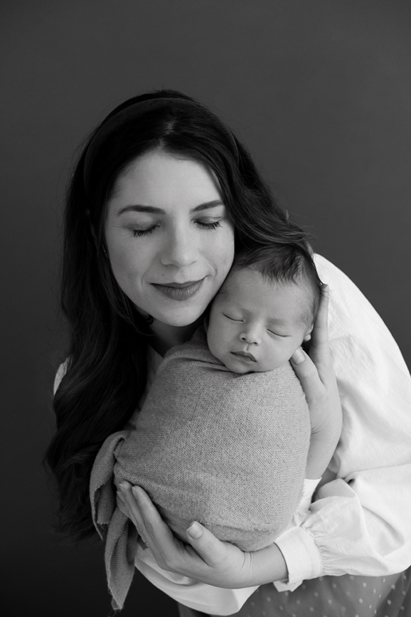 bebe com 16 dias em ensaio newborn com a mae