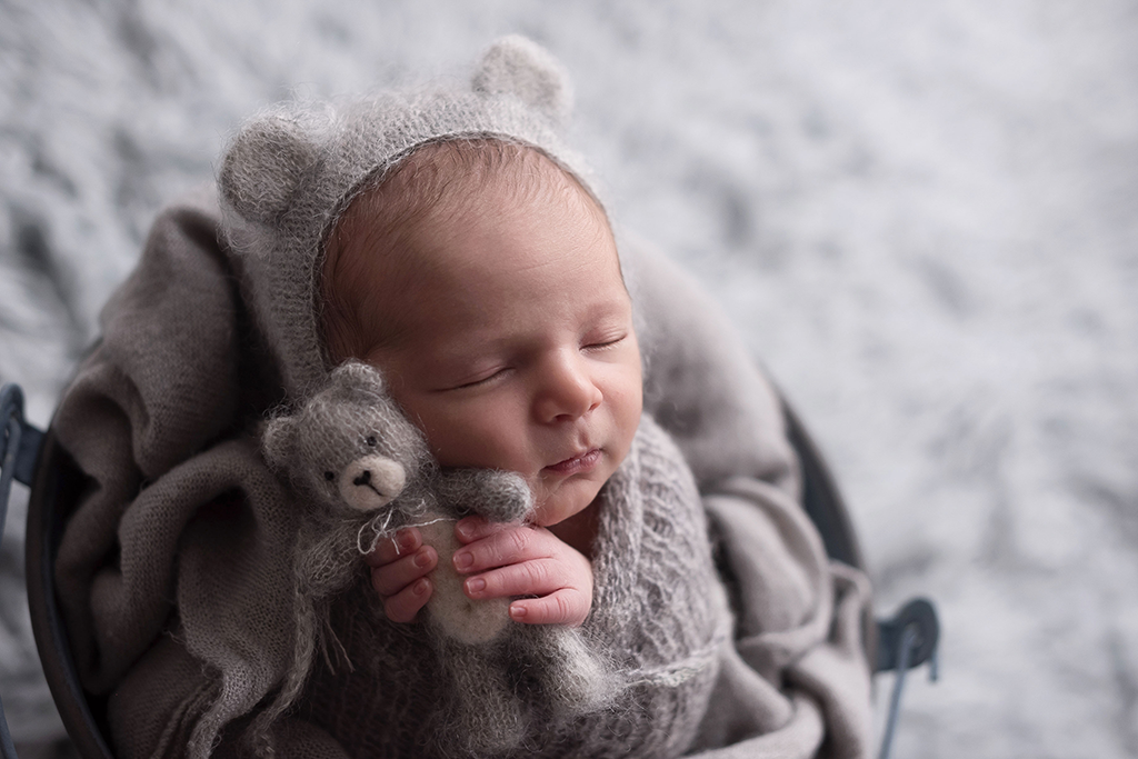 bebe em cesta fotografia newborn, as principais duvidas dos pais em fotos de bebes