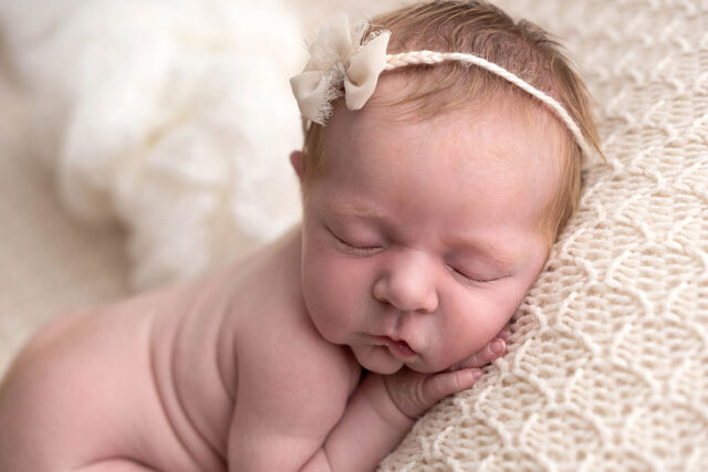 bebe de 12 dias em ensaio newborn, enxoval de bebê, ensaio newborn natural, fotógrafa newborn sp