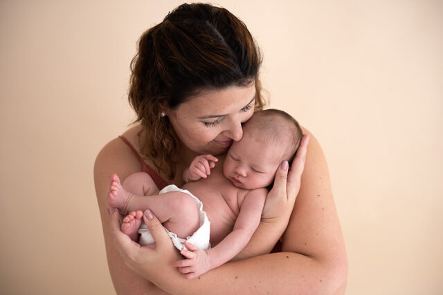 diminuir tempo do ensaio newborn, ensaio recém-nascido, mãe e bebê, fotos de família, fotos de recém-nascido, fotografia newborn, aprender fotografia newborn